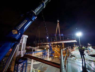 El Cabildo instala el módulo más largo de la pasarela peatonal
