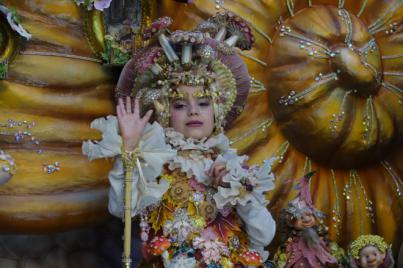 Coso Infantil llena de color las calles de Santa Cruz