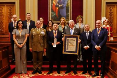 Santa Cruz concede la Medalla de Oro de la Ciudad al Cuerpo Consular