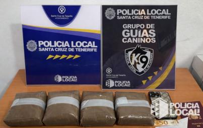 La Unidad Canina intercepta a un varón con 2,2 kilos en hachís en el centro de Santa Cruz