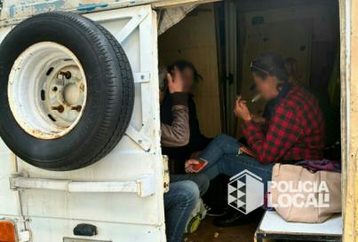 La Policía Local retira un furgón utilizado como vivienda y para el consumo de drogas