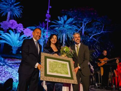 Marta González de Vega rinde homenaje al humor chicharrero