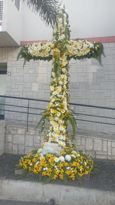 La Asociación de Vecinos Las Palmitas gana el Concurso de Cruces de Flores Naturales
