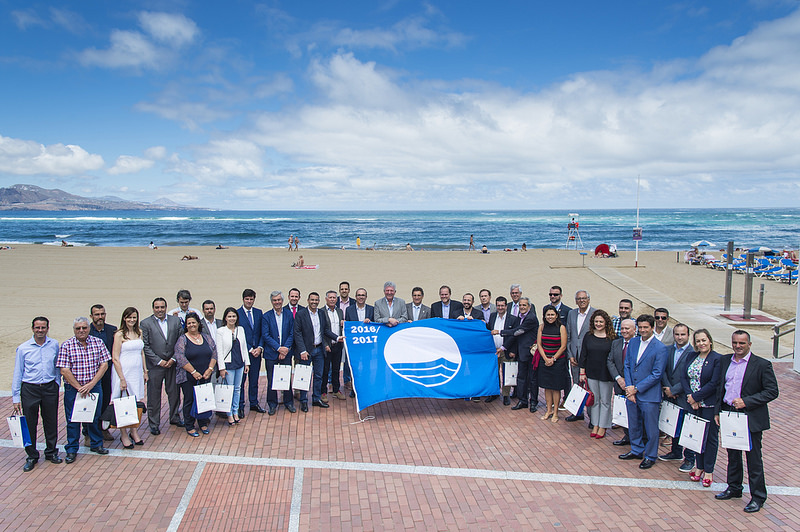 Canarias recoge medio centenar de Banderas Azules