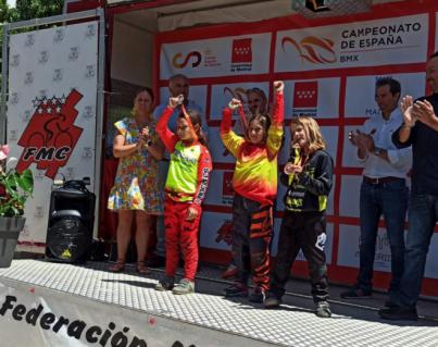 Paula, una niña tinerfeña de 8 años campeona de españa, debutará este mes en un mundial de BMX