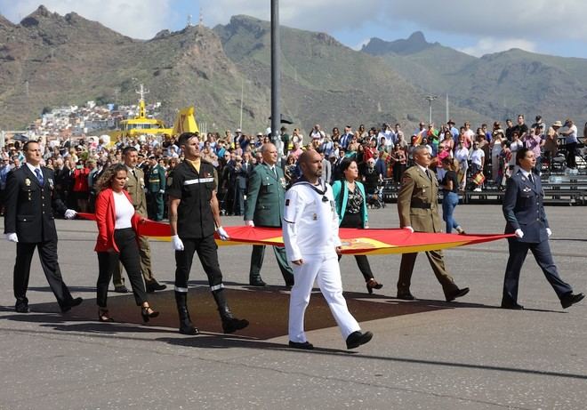 La Jura de Bandera para personal civil cierra los actos del Día de la Fiesta Nacional 2022 en Canarias.