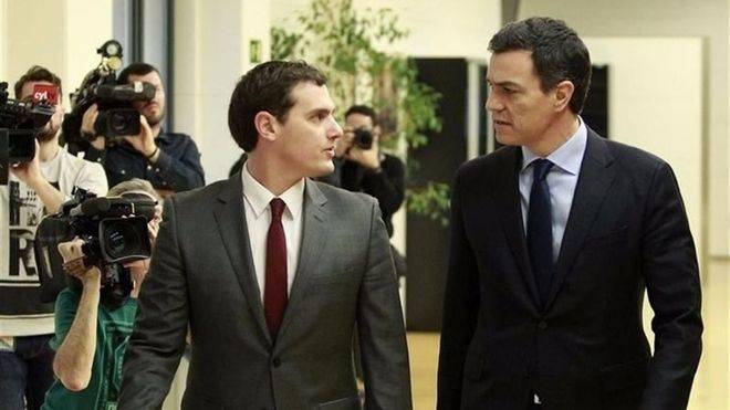 PSOE y Ciudadanos firman el pacto que rechaza culquier referéndum
