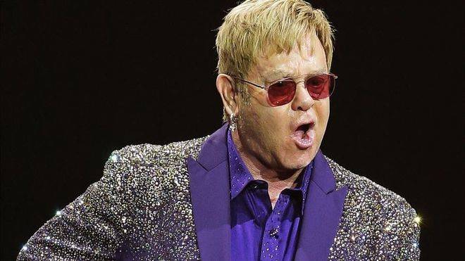 Elton John arremete contra Janet Jackson