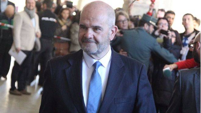 Gritos a Chaves en los juzgados: 'No hay pan para tanto chorizo'