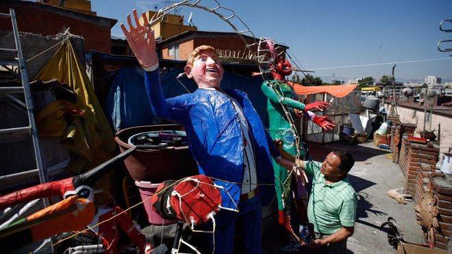 Los mexicanos queman la figura de Donald Trump en un rito de Pascua