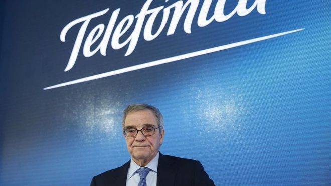 Alierta cede la presidencia de Telefónica a Álvarez-Pallete