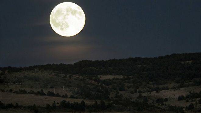 La Luna nos mantiene con vida a salvo de la radiación solar