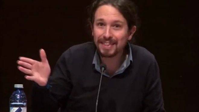 La prensa planta a Pablo Iglesias en una conferencia por atacar su labor