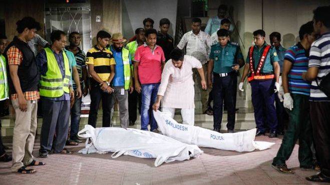 Asesinados a machetazos dos activistas gays en Bangladesh