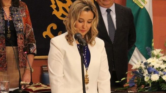 Las concejalas no podrán ir con pantalones al pleno de Alcalá de Guadaíra