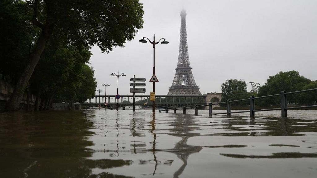 El Sena comienza a bajar