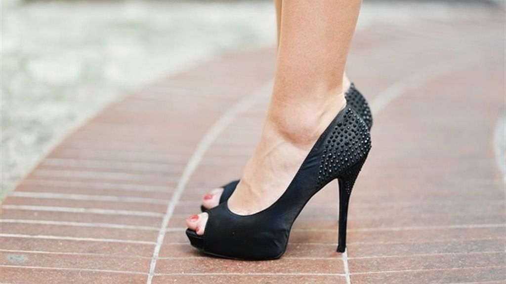 Los tacones provocan además desequilibrios en la postura