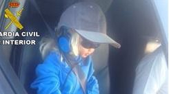 La copiloto era una muñeca vestida con ropa de invierno