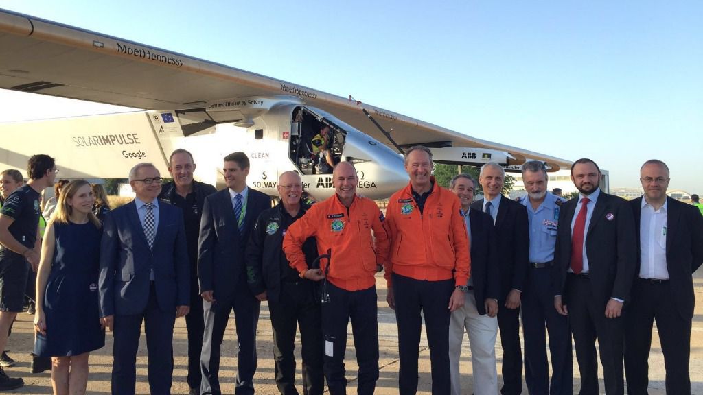 El Impulse aterriza en Sevilla tras cruzar el Atlántico con energía solar