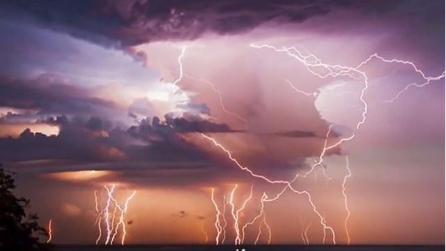 98 muertos en la India por una tormenta de rayos