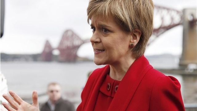 Escocia anuncia contactos inmediatos con la UE