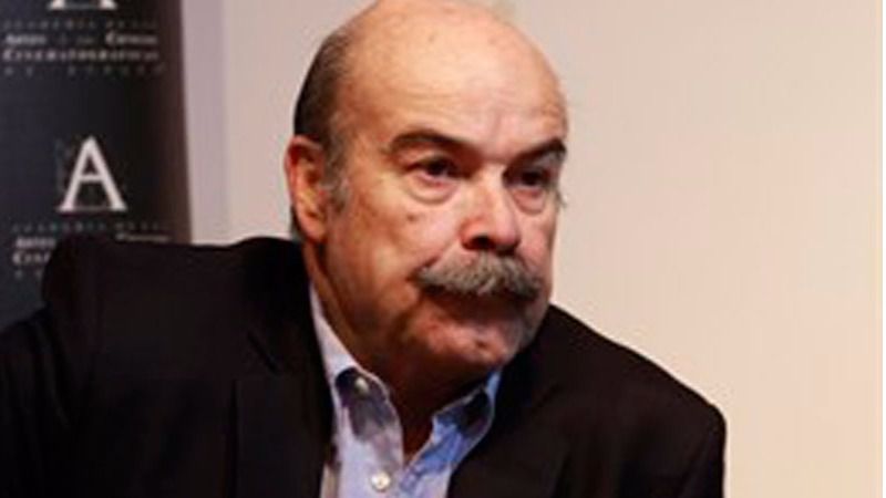 Resines dimite como presidente de la Academia de Cine