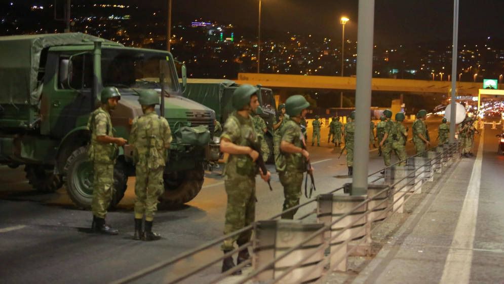 Fracasa el golpe de Estado en Turquía con 265 muertos y 2.900 detenidos