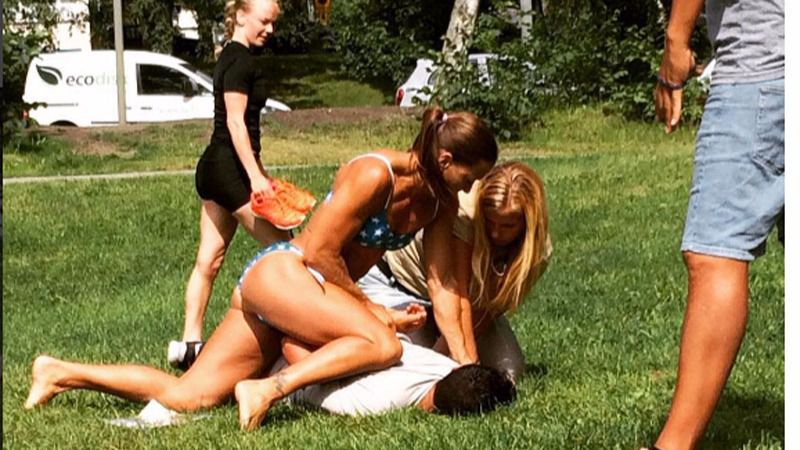 Una policía sueca detiene en bikini a un sospechoso