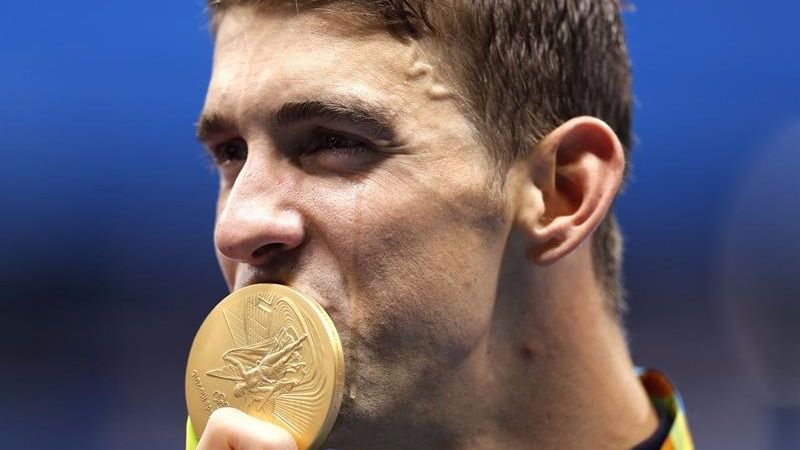 El nadador Michael Phelps se retira entre lágrimas