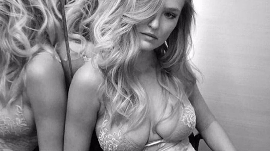 Refaeli presume de cuerpo después de dar a luz