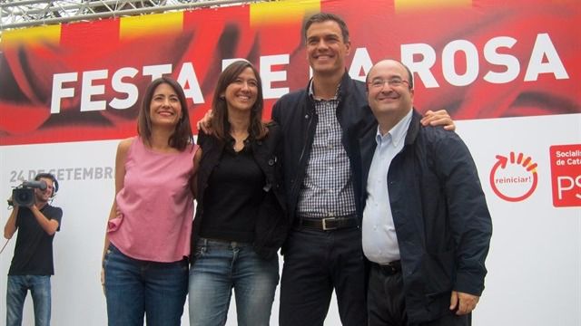 Sánchez llama a Podemos y C's al cambio