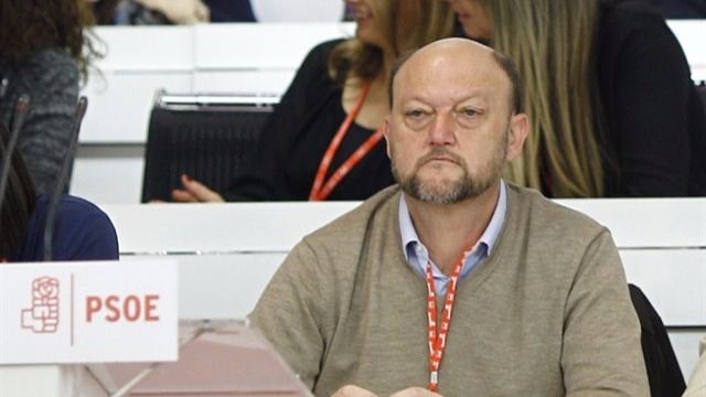 Los críticos exigen a Sánchez que cumpla la ley y disuelva la Ejecutiva