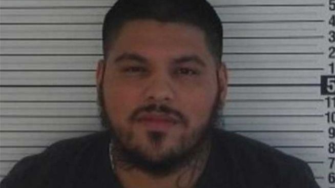 Pega a su mujer por dar el pecho a su bebé ante el médico