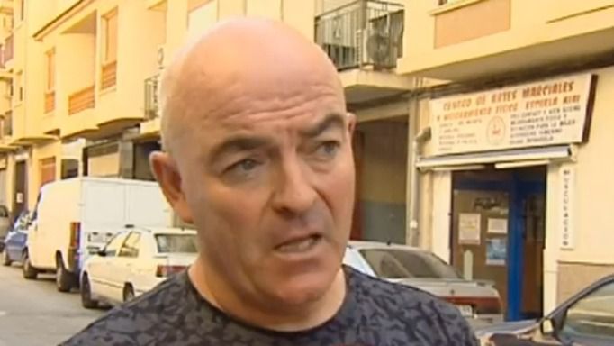 Un karateca evita que un hombre tire a su mujer embarazada por el balcón