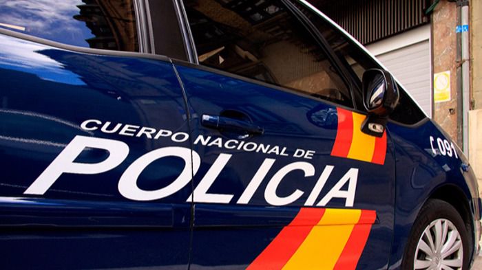 La policía detiene a un hombre tras la muerte de una mujer