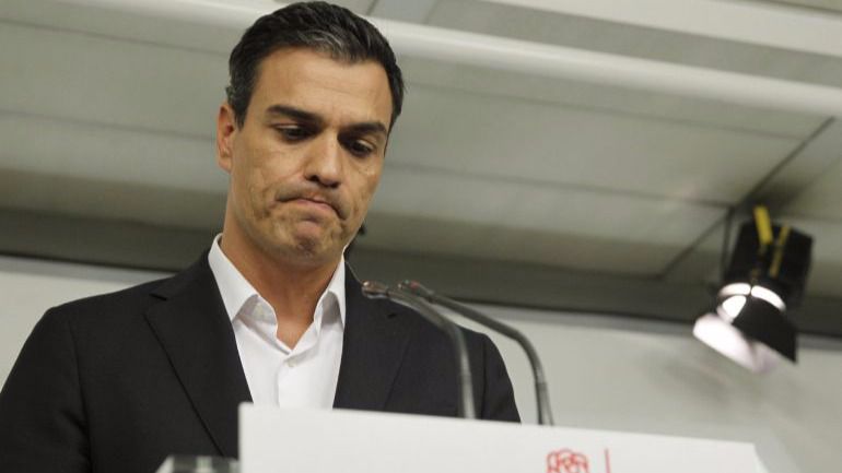 Sánchez duda entre el no y dejar el acta de diputado