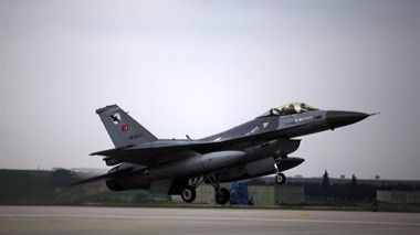 Turquía bombardea 99 objetivos de EI en el norte de Siria