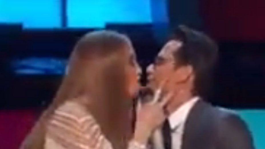 Beso en el escenario de Jennifer López y Marc Anthony