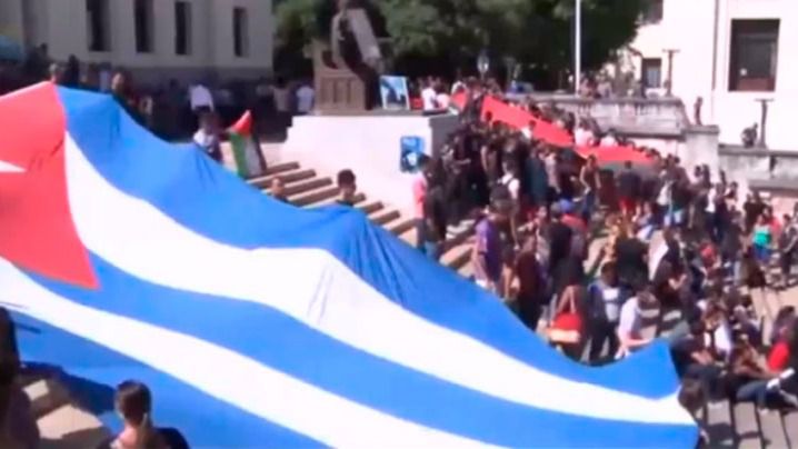 Miles de cubanos lloran a Castro