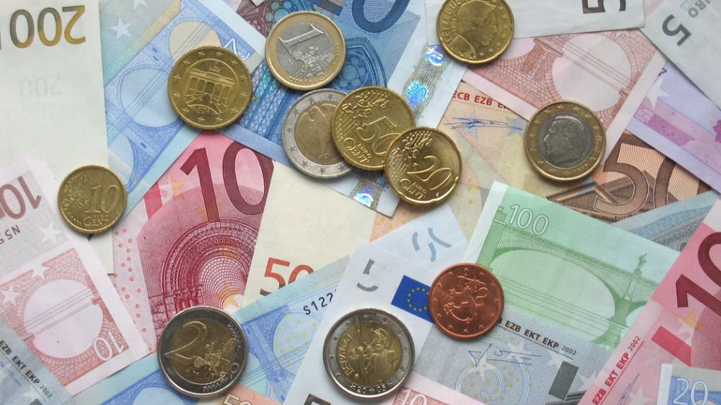 Los pagos en efectivo no podrán superar los 1.000 euros a partir de enero