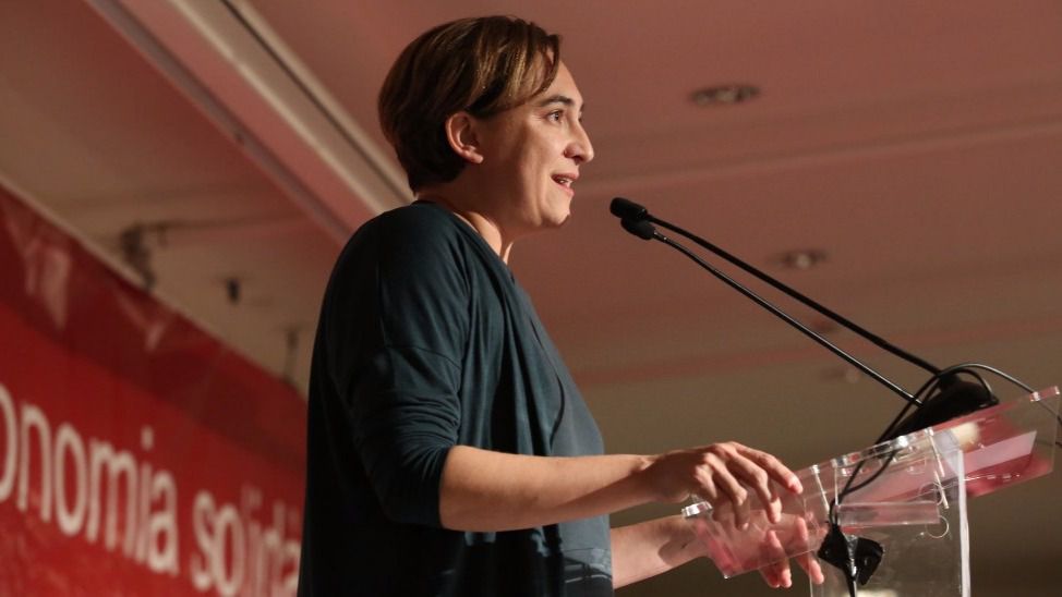 Colau multa a 13 residencias de estudiantes por alojar turistas