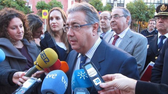 Detenidos los 200 inmigrantes que han saltado la valla de Ceuta