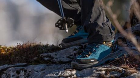 FACUA alerta de los riesgos de las botas Quechua de Decathlon