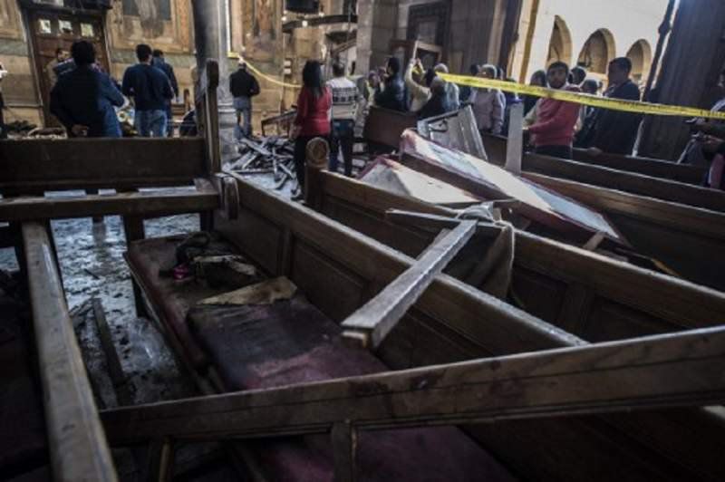 25 muertos en una explosión en una iglesia copta de El Cairo