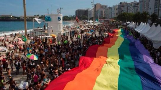 Miles de personas toman Rio en el Desfile del Orgullo Gay