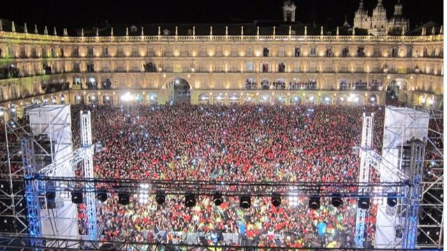 Unos 40.000 jóvenes celebran por adelantado la 'Nochevieja Universitaria'