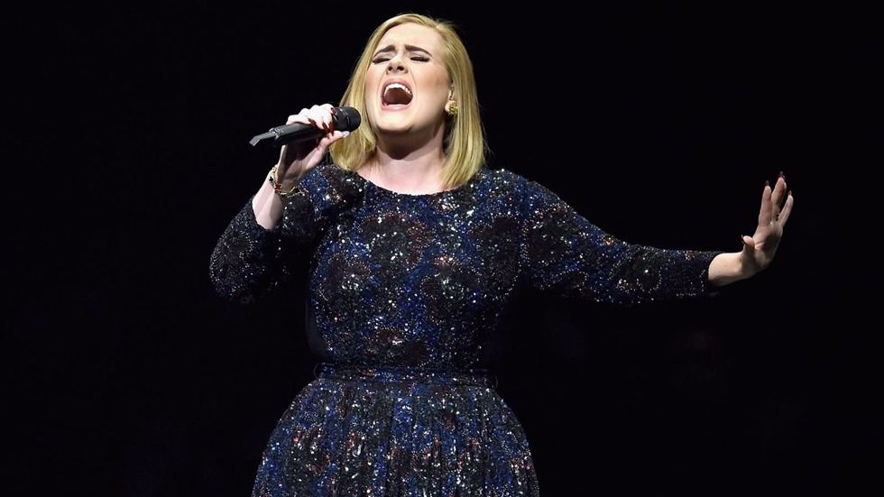 25 , de Adele, repite como el disco más vendido