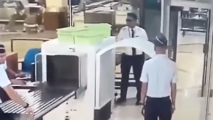 Despedido un piloto borracho antes de despegar