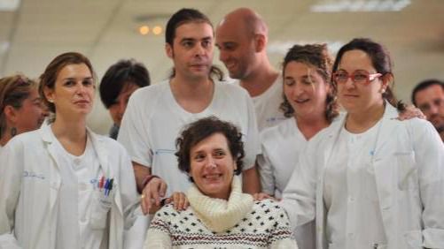 Imagen de Teresa Romero abandonando el hospital