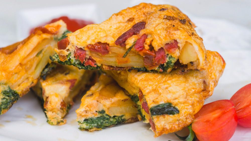 La tortilla de patatas es uno de los platos más típicos de la gastronomía española